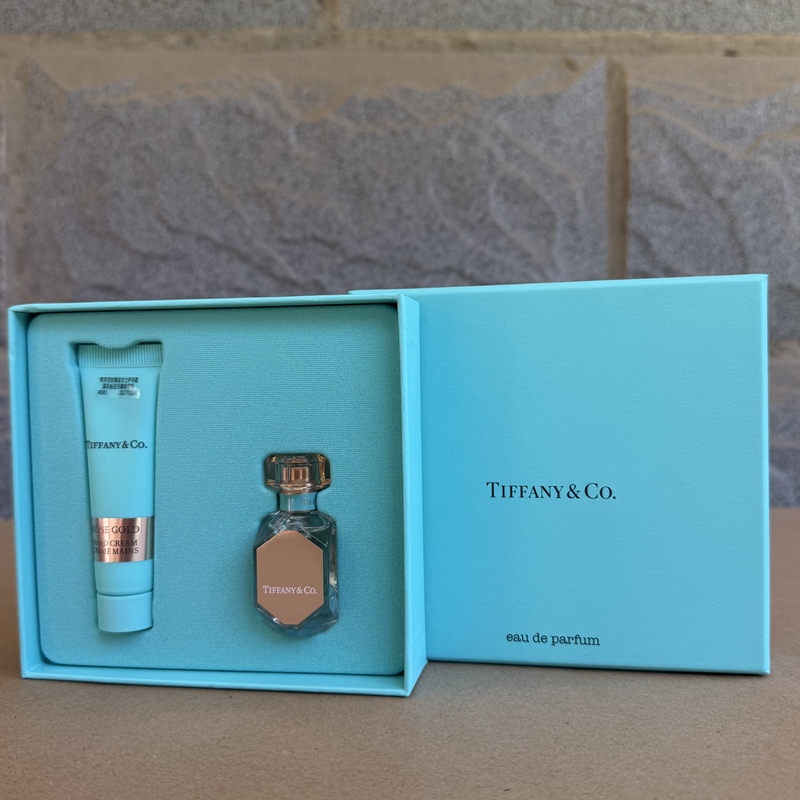 Real Shot! Tiffany&Co./Tiffany Rose Gold Mini Gift Box 5ml Perfume + 14ml Hand Cream for Gifting Real Shot! Tiffany&Co./Tiffany Rose Gold Mini Gift Box 5ml Perfume + 14ml Hand Cream for Gifting