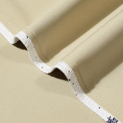 Светлые летние тонкие желтые штаны, облегающий крой