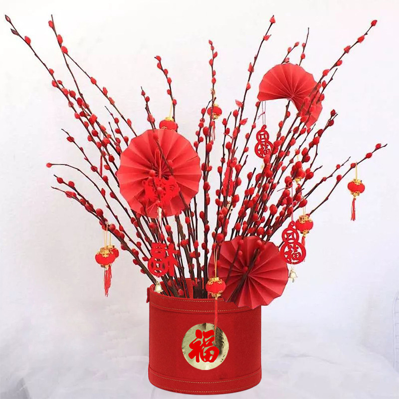 Kitten Fowa Fukuyuu hug with bucket flower case background fan leaf silver willow dry flower inserted flower bucket lantern China knot decoration