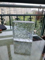 Двусторонняя плитка с ледяным узором размером 150×150×50 мм.