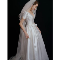 Satin light wedding dress retro French mid-length white thin 2022 new bride super fairy Hepburn style dress winter