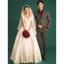 Satin light wedding dress French 2021 new bride retro simple plain white thin Hepburn travel shot door yarn