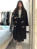 Черная женская шерстяная одежда с роговыми пуговицами, новинка 2025 года, осень и зима, новая шерстяная одежда, высококачественная, очень красивая, подходит для маленьких людей