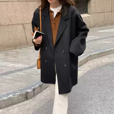 Black Hepburn wind woolen coat female 2020 new autumn and winter medium long version of woolen coat small man temperament