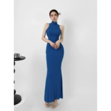 Платье без рукавов, европейский стиль, высокий воротник, с акцентом на бедрах, в обтяжку, по фигуре