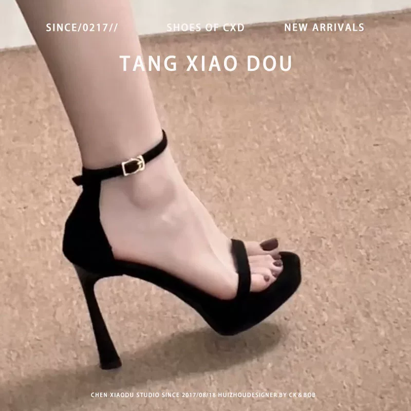 Summer sexy black universal sandals with a strap