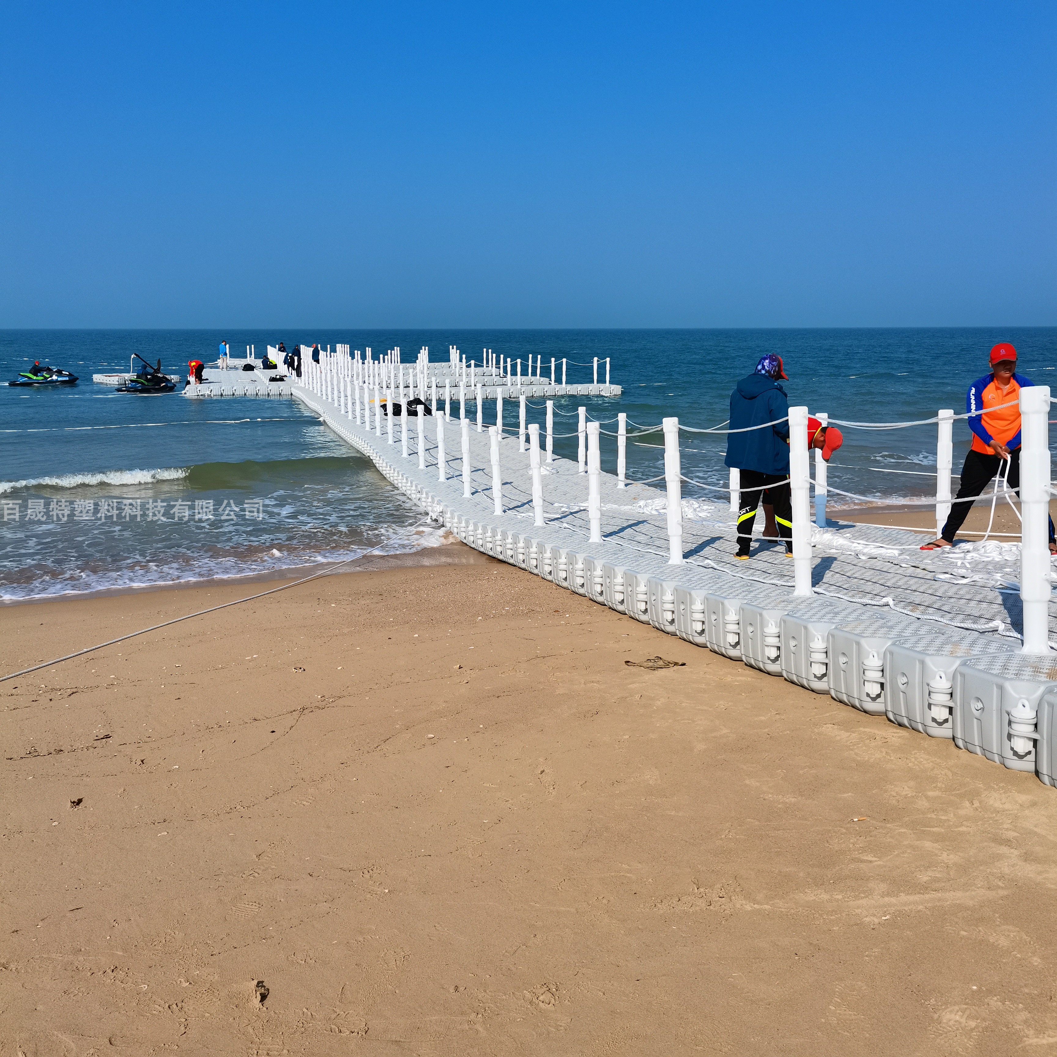 Floating platform floating box floating body floating offshore yacht marina surfing pontoon beach net red water platform plastic buoy