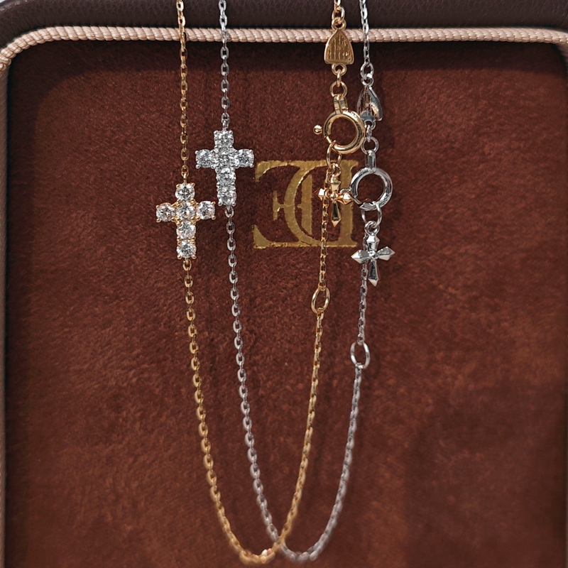 Dede Jewelry 18K Gold Small Cross Bracelet Cultured Diamond Slim Japanese Style Versatile and Elegant