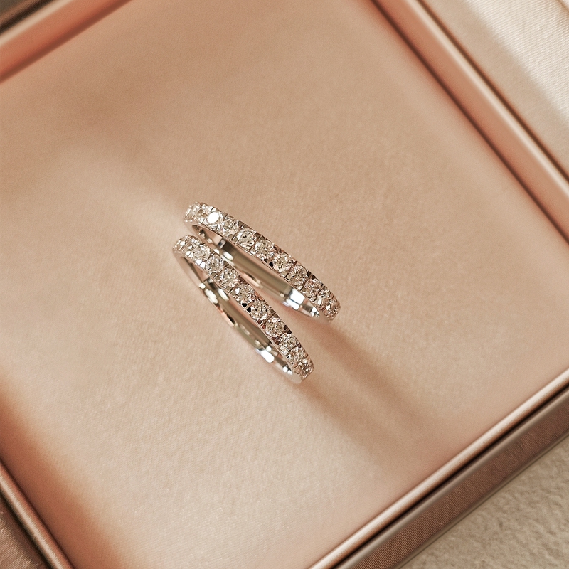 Dede Jewelry 18K Gold Lab-Grown Diamond Ring, Row of Diamonds, 3-Point Ring, Neatly Set, Classic Style
