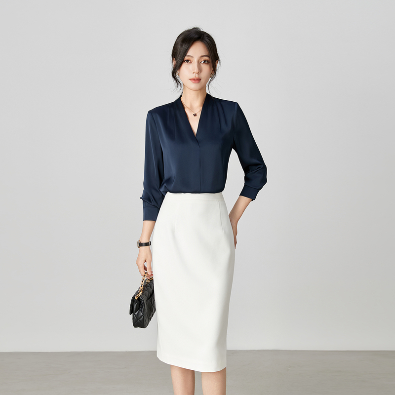 26 High-End Acetate Satin Navy Blue Professional Shirt for Women, Long-Sleeved V-Neck, Simple and Formal Inner Wear for Commuting