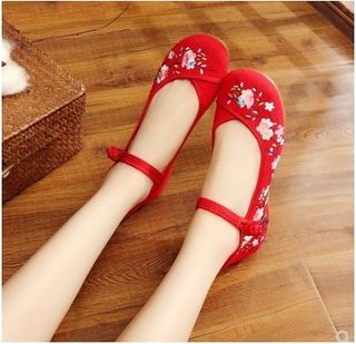 Children's embroidered shoes ethnic style girls' cheongsam costumes Hanfu shoes children's big and middle children's tendon bottom dance shoes