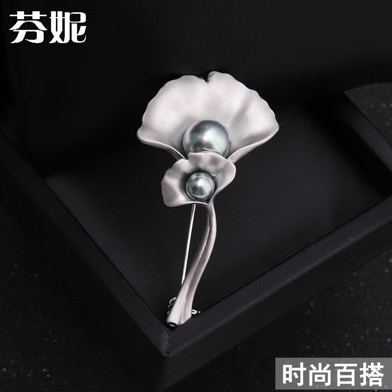 South Korea Fresh 100 hitchhiking Ginkgo Biloba Brooch Brooch Women Coats Do N't Knit Cardiothoracic chests and chest Chest Badge Accessories