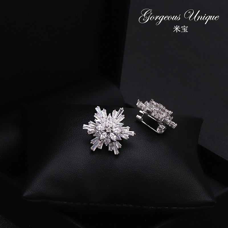 228 Mini - dimensional crystal snow flavor pin brooch fixed Korea high - end pin - button collar accessories