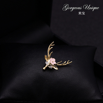 High-end small collar pin female Christmas elk exquisite collar buckle suit brooch crystal deer head shawl buckle buckle