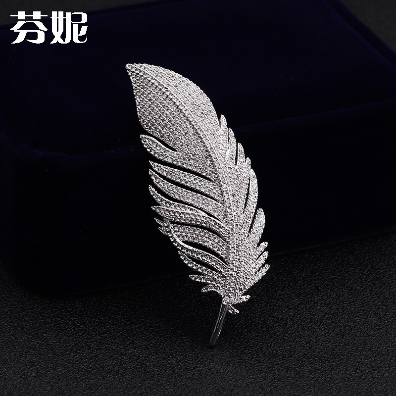 Mibao high-end custom full zircons white feather brooch with male and female suits sweater necklace accessories Genuine Gold Plated