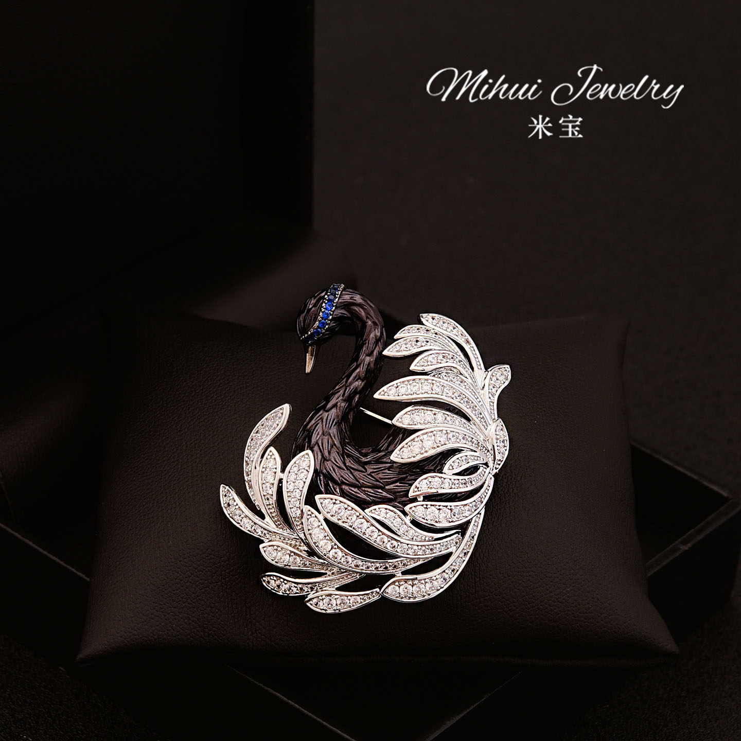 Dark-style high-end black swan brooch for suits, unique stitching, coats, sweaters, and necklines – perfect for women.