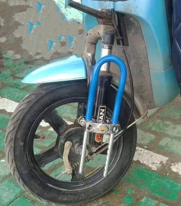 Motorcycle lock electric car lock fixed installation front fork lock prolonged two-wheeled lock double-pulled door interlock