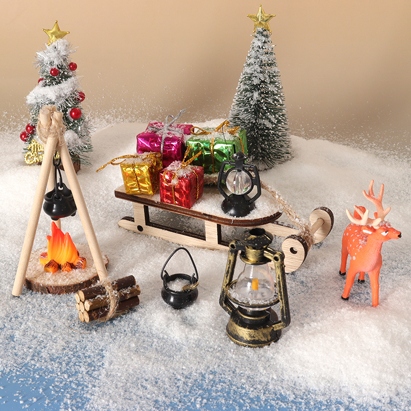 Mini Dollhouse Snow-Covered Christmas Scene Wooden Sleigh Camping Stove Flame Atmosphere Decoration Model Ornament