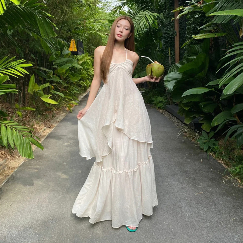 Thai Island Vacation Style Outfit with a Cool Vibe, Halter Neck Strapless Long Skirt Two-Piece Set for Beach Photoshoots Thai Island Vacation Style Outfit with a Cool Vibe, Halter Neck Strapless Long Skirt Two-Piece Set for Beach Photoshoots