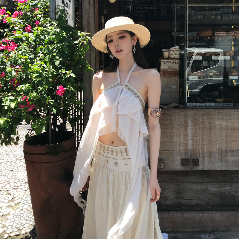 Southeast Asian Seaside Vacation Bohemian Suit for Women, Summer Ruffled Halter Top, Rhinestone Skirt, Two-Piece Set Southeast Asian Seaside Vacation Bohemian Suit for Women, Summer Ruffled Halter Top, Rhinestone Skirt, Two-Piece Set