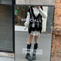 Retro knitted vest women spring and autumn 2021 New Wild horse clip Net red sweater vest two-piece set