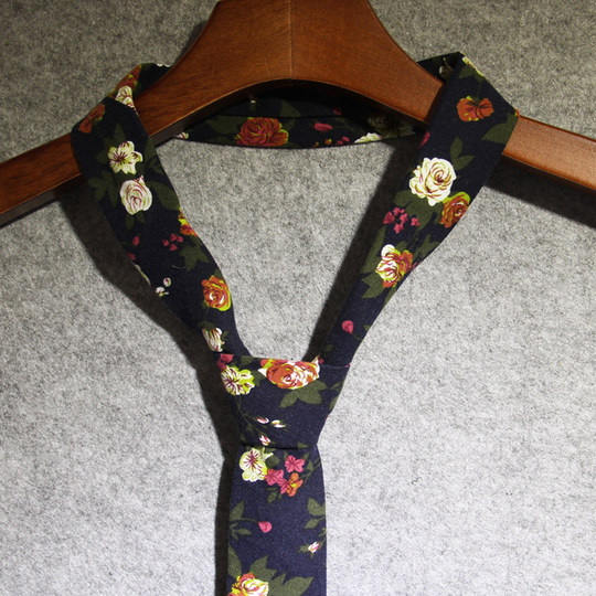 Retro-Krawatte für Männer, trendige und modische schmale Krawatte mit grünem Blumenmuster für Friseure, militärgrüne Tarnung, europäische und amerikanische Persönlichkeit