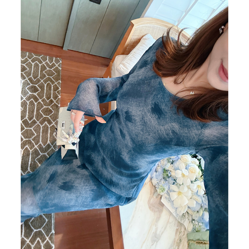 Spring and Autumn Bias-Cut Vintage Lake Blue Slim-Fit Long-Sleeve Dress with a Simple and Elegant Gradient Effect, Fairy-Like Bell-Sleeve Long Dress for Women Spring and Autumn Bias-Cut Vintage Lake Blue Slim-Fit Long-Sleeve Dress with a Simple and Elegant Gradient Effect, Fairy-Like Bell-Sleeve Long Dress for Women