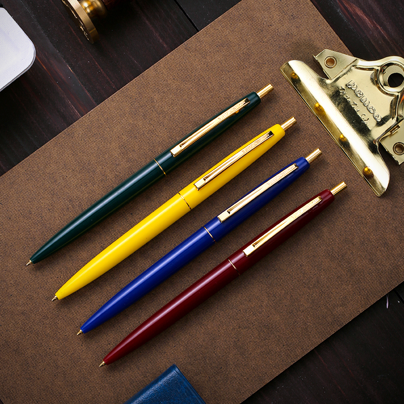 Longitudinal writing Bic retro colour limited ballpoint pen retro atomic pen black medium oil pen 0 7mm 7mm