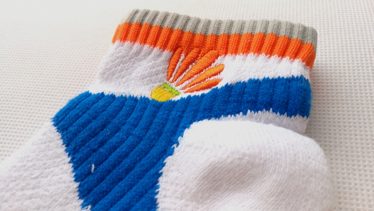 4 đôi cầu lông chuyên nghiệp dày khăn dưới đáy nam và nữ cotton thuyền ngắn thi đấu thể thao mặc mồ hôi giá vợt cầu lông lining