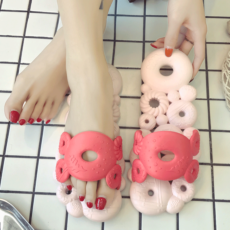 Boys and girls hollow quick-drying toilet bathroom non-slip slippers children's bath leaking shoes