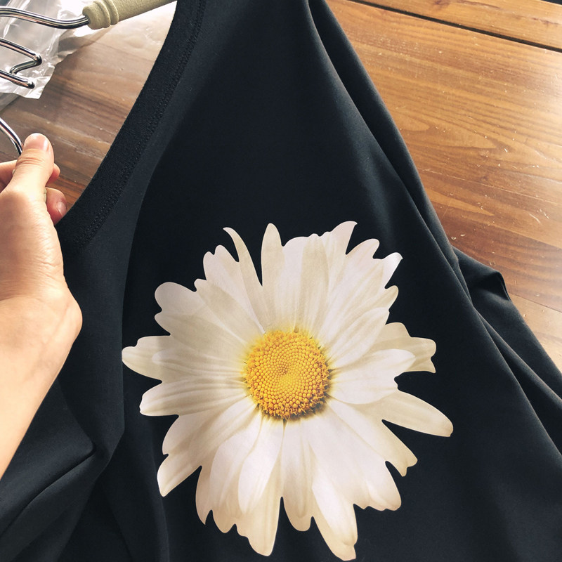 (Da Feng Feng)Dark daisies The sun shines quietly hellip on the back Black long-sleeved T-shirt women loose