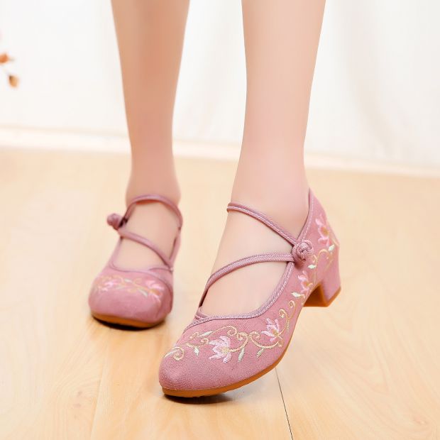 Giày khiêu vũ vuông mới thêu nữ vải Bắc Kinh cũ Giày retro cổ điển nhảy hiệu suất giày phong cách quốc gia giày Hanfu - Khiêu vũ / Thể dục nhịp điệu / Thể dục dụng cụ giày nhảy cha cha cha