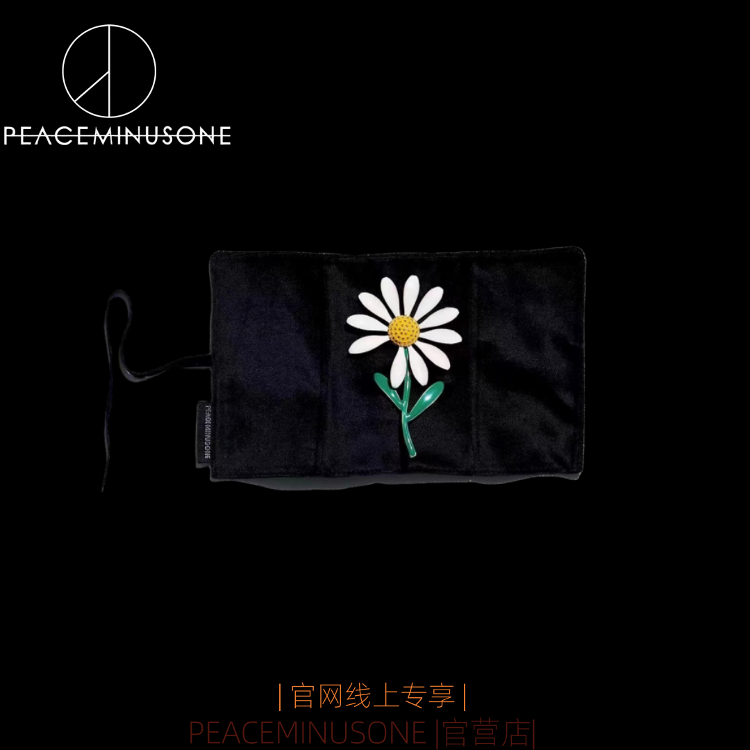 A must-have for official fans! the same daisy pin corsage as gd