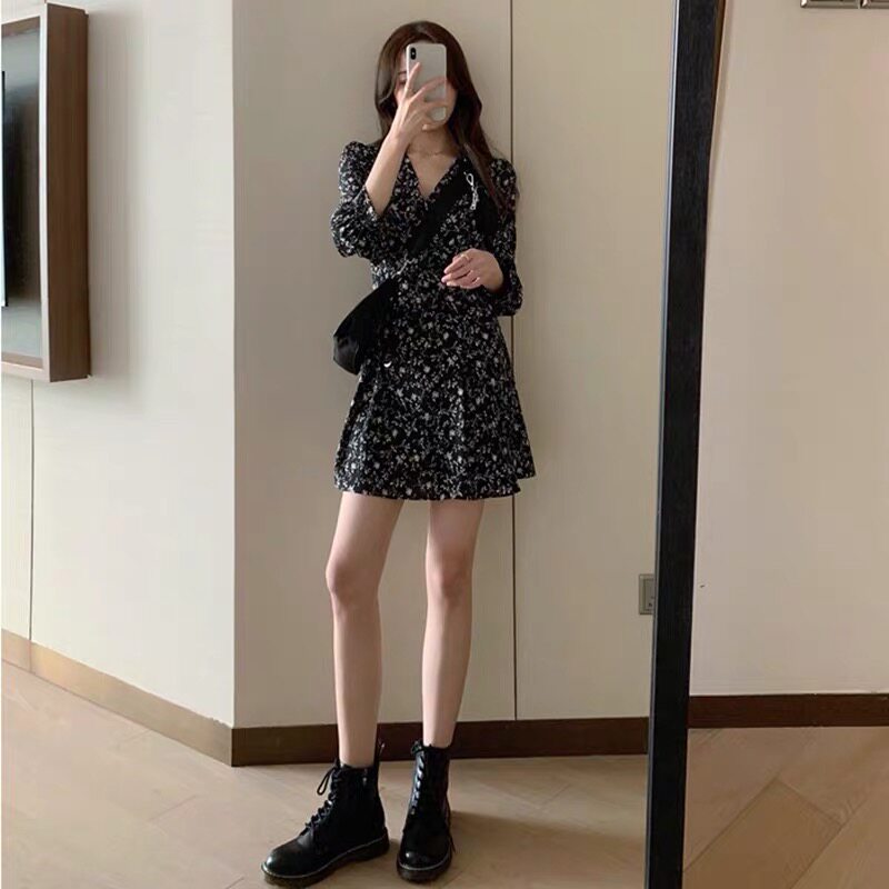 Special price ~ new women's dress tea break French style Fancy Dress V collar small Short crowdbeating bottom summer little black dress