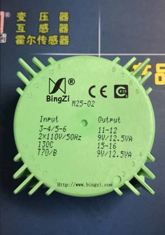 Beijing Green Magic Square Soldiers Character Transformers M25-02 Enter Double 110V Output Two-way 9V