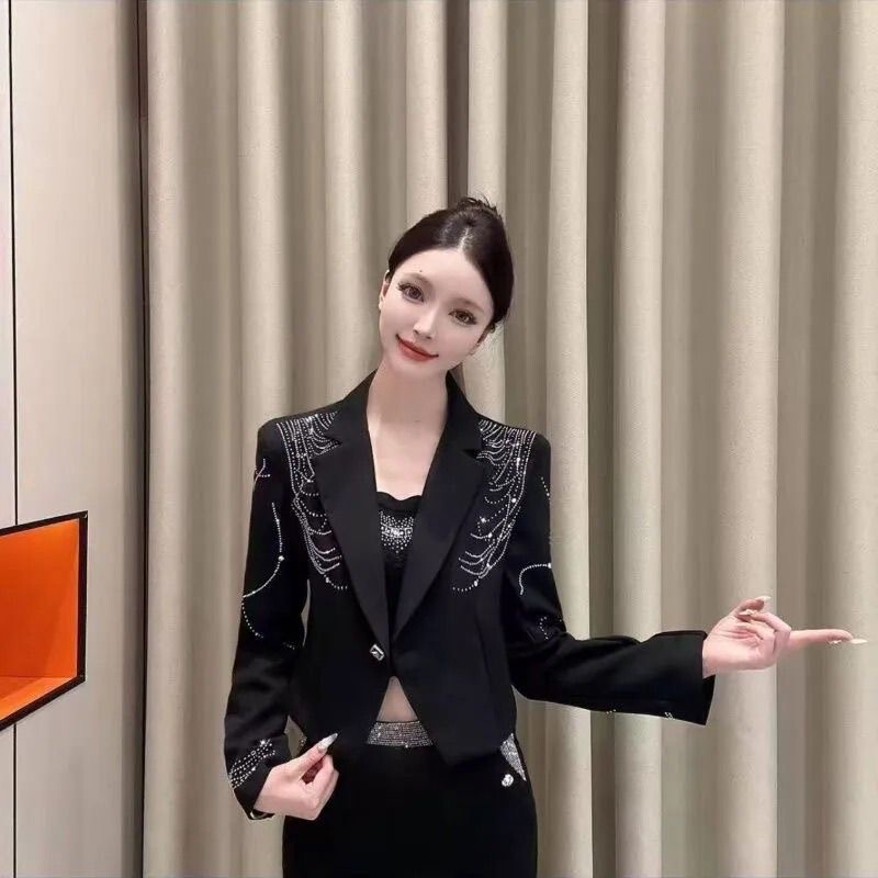 Fashionable and Versatile One-Button Blazer with Rhinestone Shoulder Pads for Women, Short Style, New Spring and Autumn Slim-Fit Suit Jacket Fashionable and Versatile One-Button Blazer with Rhinestone Shoulder Pads for Women, Short Style, New Spring and Autumn Slim-Fit Suit Jacket