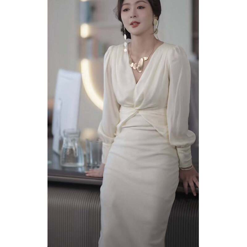 Original Short Drama Costume: Take Off the Uniform and Put on a Modern Dress in the Same Style as Chung Hee and Jiang Yun, V-Neck Dress, Trendy Women's Clothing
