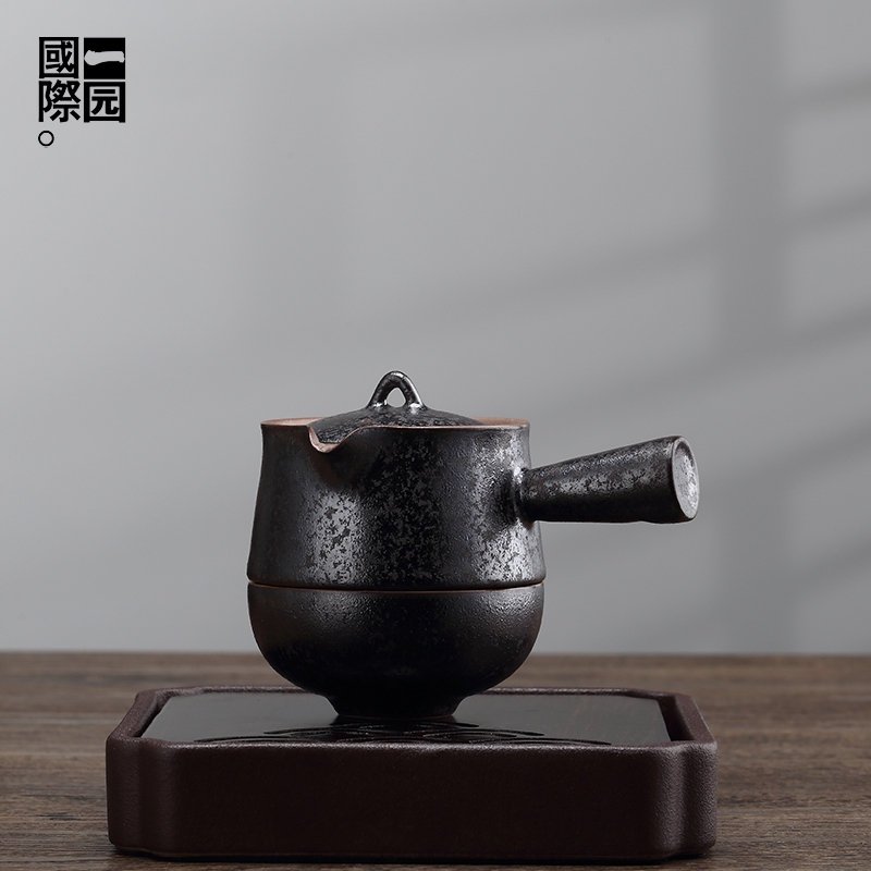 A garden international ceramic crack cup with cloth office side put A pot of A single tea gifts