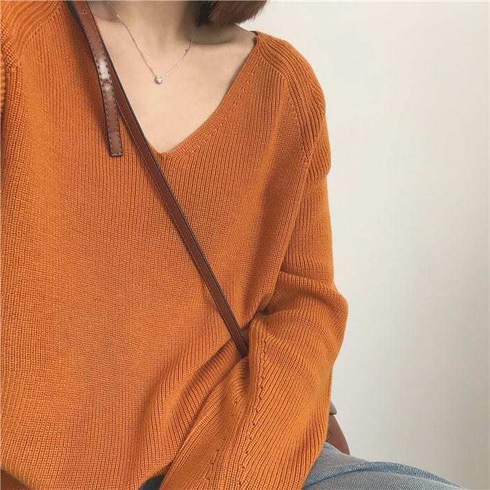 Muzi 18 mùa thu / 20% len 80% sợi lõi Một chiếc áo len cổ chữ V rất rộng và mềm mại khoác len