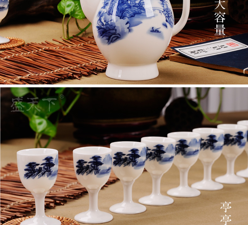 Jingdezhen ceramic wine suits for Chinese antique traditional wine poured wine bottle goblet liquor cup. A small handleless wine cup wine bottles