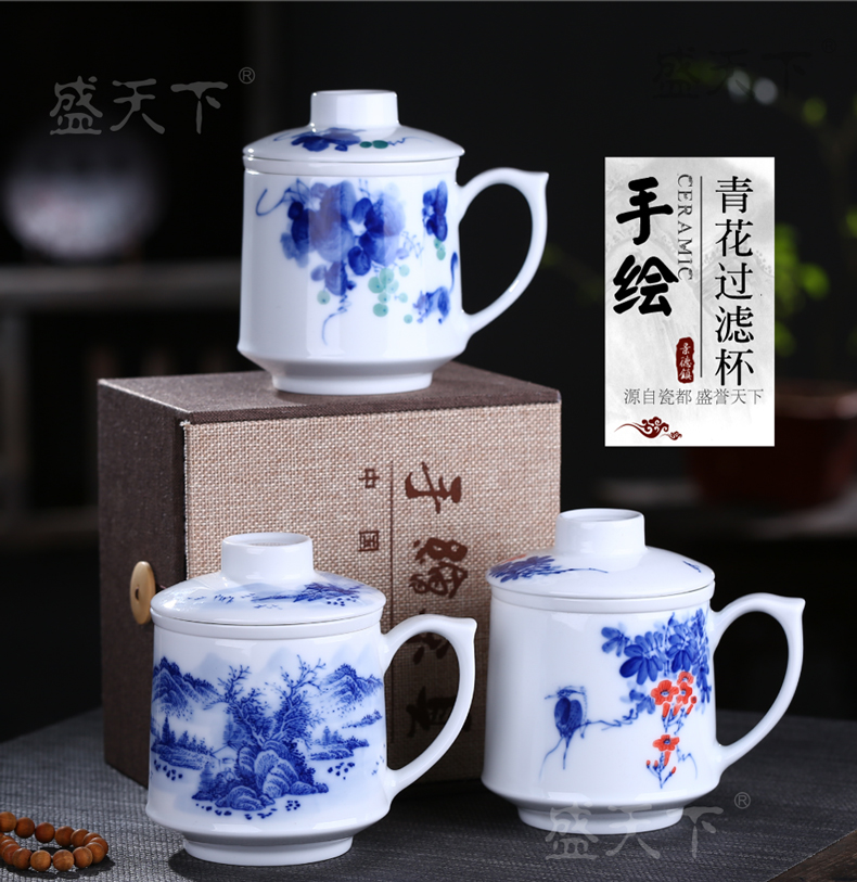 The Fill the jingdezhen blue and white porcelain hand - made teacup tea cup tea separation filter with cover office personal cup