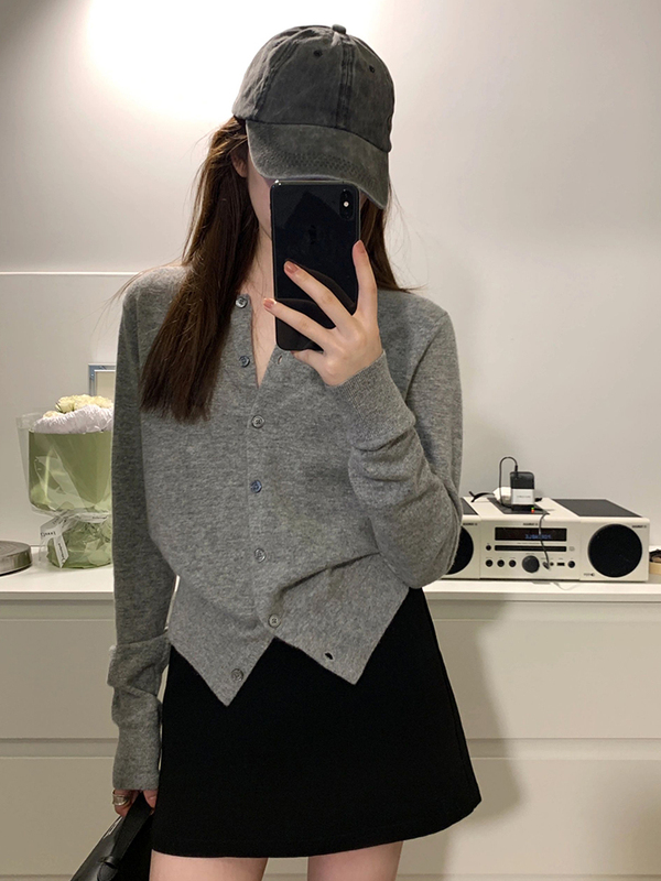 High-End Korean-Style Gray Knitted Cardigan for Women, Spring and Autumn, Elegant, Slim-Fitting, Outerwear, Cashmere Sweater Jacket Top High-End Korean-Style Gray Knitted Cardigan for Women, Spring and Autumn, Elegant, Slim-Fitting, Outerwear, Cashmere Sweater Jacket Top