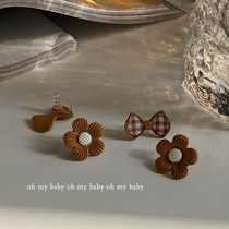 No earholes are also able to wear caramel color flower butterfloured butterfly knot-ear clips gentle and cute students