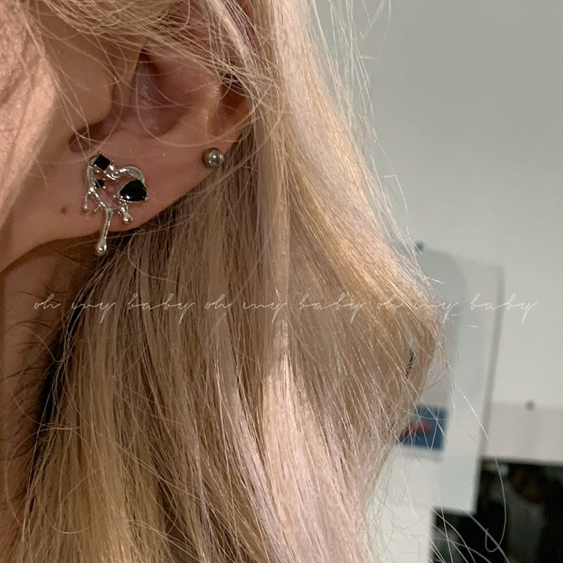 Melting love black oil drop ear acupuncture ear clip without ear holes can be worn sweet and cool hot girl simple Korean style can be worn daily