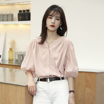 Retro summer bubble sleeve thin shirt Women design sense loose port flavor solid color shirt gentle V neck top