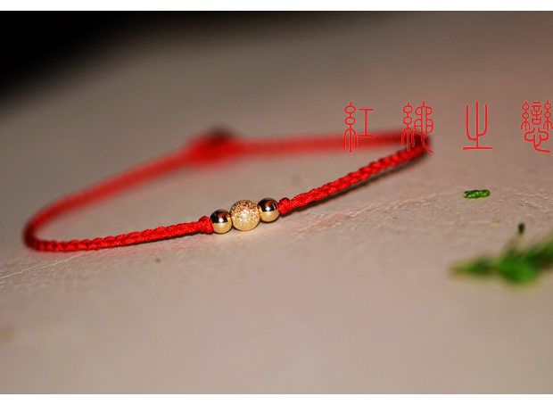 Jinghong Zhang Ziyi phần chuyển vàng 14K hạt mài 1MM vòng tay dây đỏ siêu mịn / vòng chân - Vòng chân lắc chân bạch kim