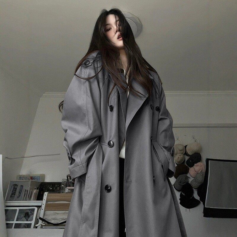 レディースミドル丈グレートレンチコート、2026年春新作、高級感のあるダブルブレスト、ブリティッシュスタイル、小柄サイズ。