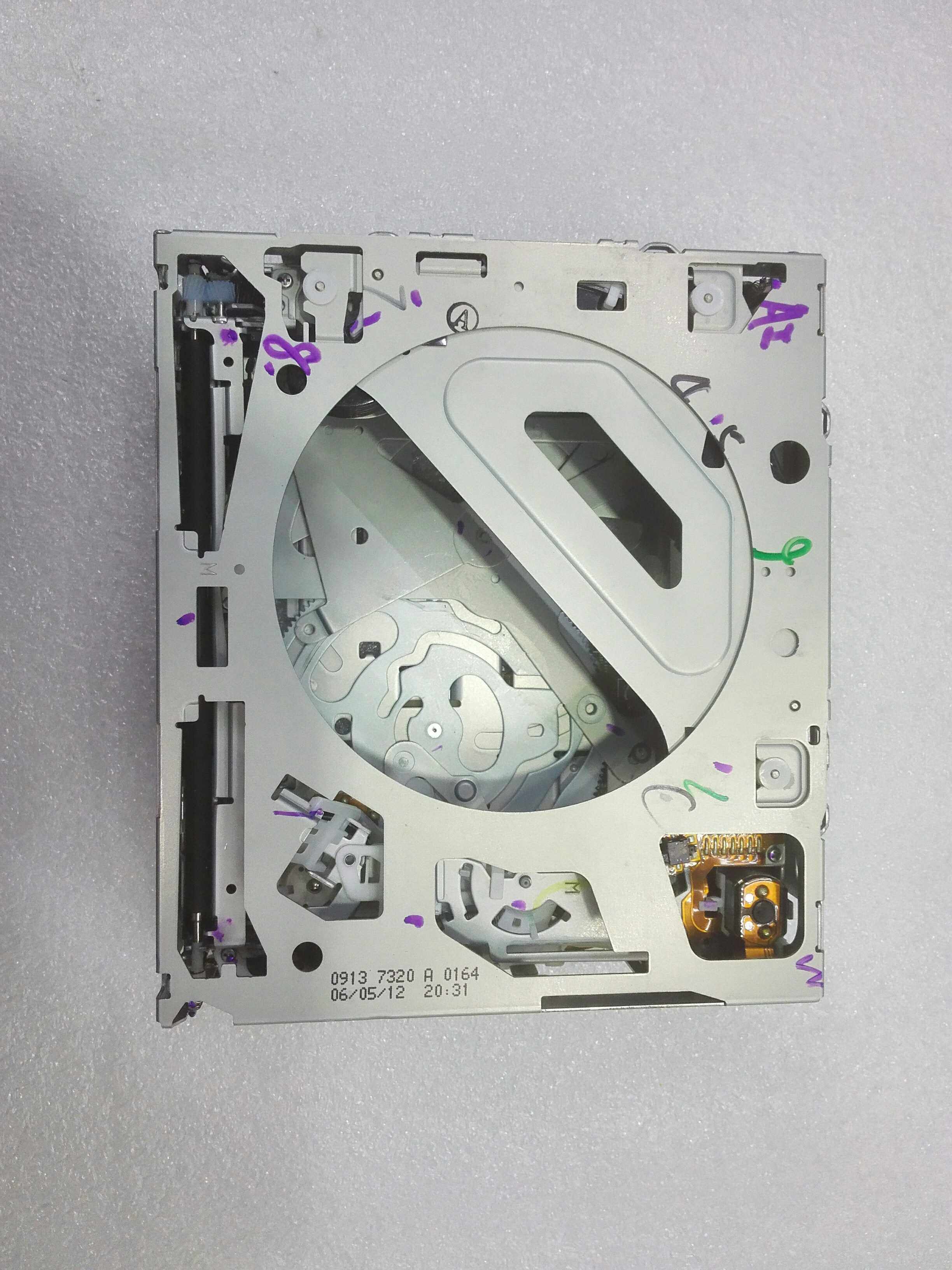 Suitable for original brand new Honda eight-day Yaakaku 6 disc CD mechanism ToyotaCAMRY Pioneer 6 disc machine core