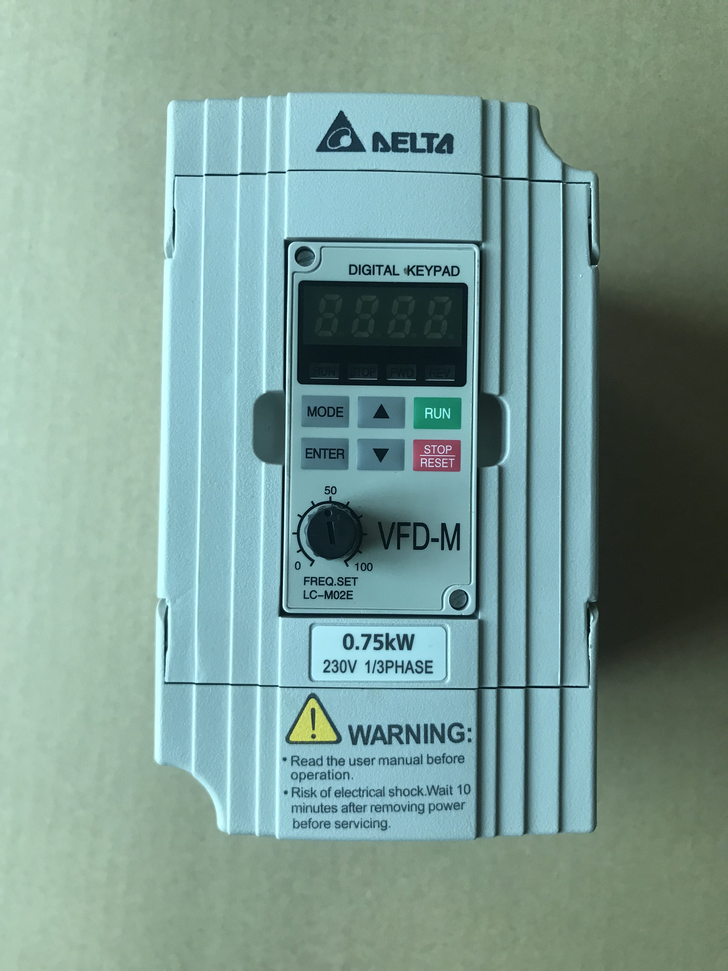 Zhongda Dentsu Delta inverter VFD007M21A 0 75KW220V package return and replacement warranty