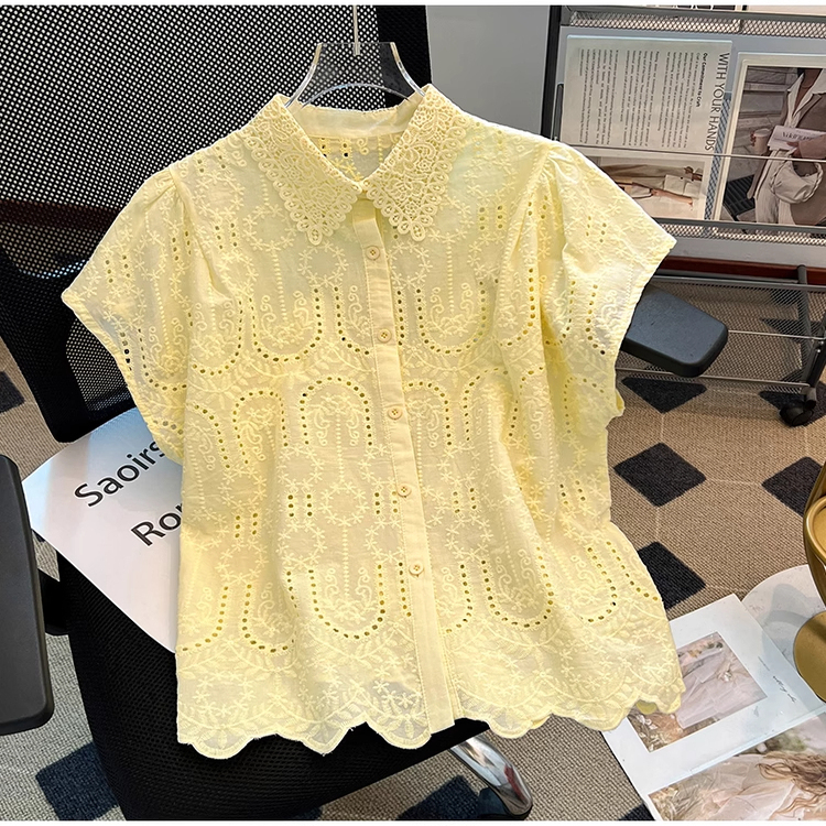 French-Style Sweet Crochet Hollow-Out Heavy-Duty Lace Shirt with a Turn-Down Collar for Women, 2025 Summer New Design, Age-Reducing Top